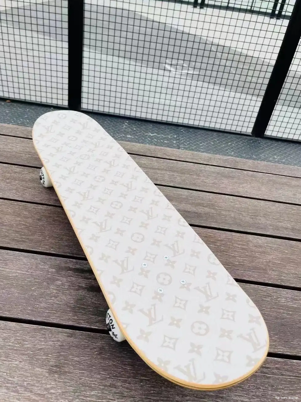 LV SKATEBOARD CUSTOM 0609
